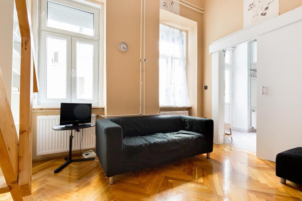Szentkiralyi 5 - Double Basic In The City Center - Self-Check-In บูดาเปสต์ ภายนอก รูปภาพ