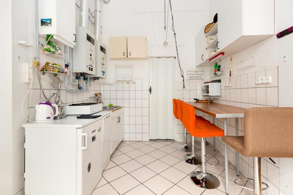 Szentkiralyi 5 - Double Basic In The City Center - Self-Check-In บูดาเปสต์ ภายนอก รูปภาพ
