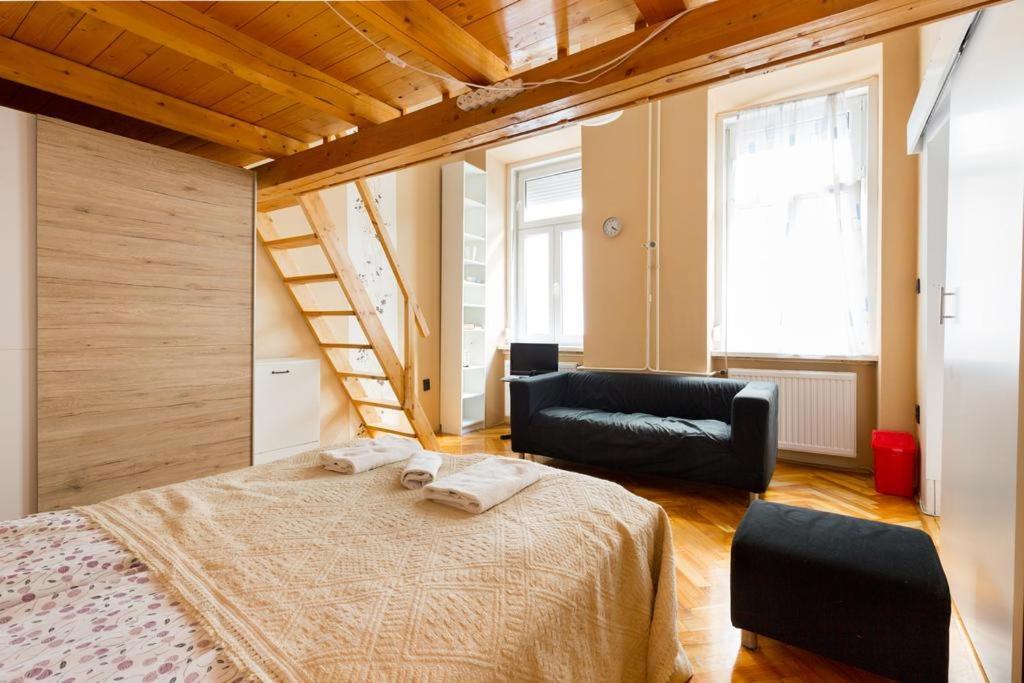 Szentkiralyi 5 - Double Basic In The City Center - Self-Check-In บูดาเปสต์ ภายนอก รูปภาพ