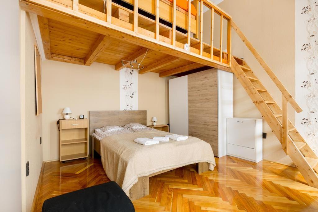 Szentkiralyi 5 - Double Basic In The City Center - Self-Check-In บูดาเปสต์ ภายนอก รูปภาพ