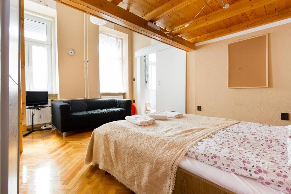 Szentkiralyi 5 - Double Basic In The City Center - Self-Check-In บูดาเปสต์ ภายนอก รูปภาพ