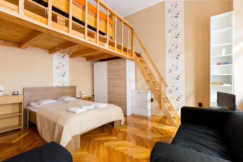 Szentkiralyi 5 - Double Basic In The City Center - Self-Check-In บูดาเปสต์ ภายนอก รูปภาพ